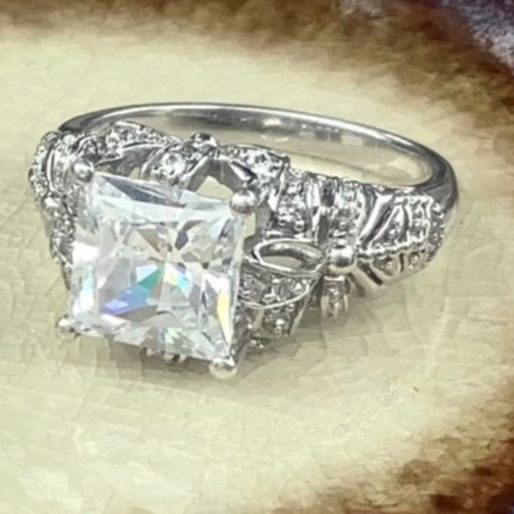 Filigree 925 Sterling Silver Ring with 8mm Cz